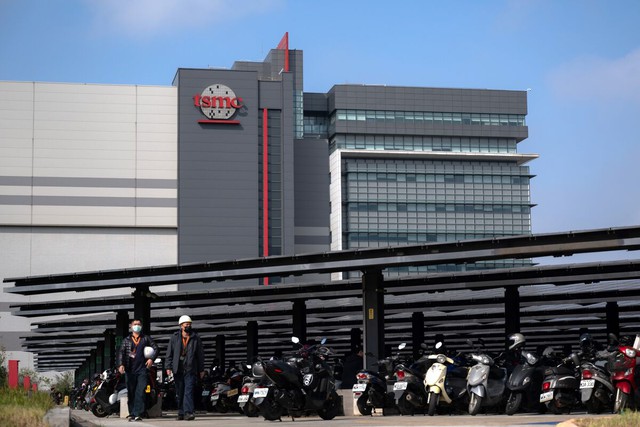 Cú sốc tại Mỹ của TSMC: Xung đột văn hóa khiến đôi bên thất vọng, nhà máy sau 4 năm chưa thể bán chip, công nhân Mỹ phải tới châu Á đào tạo lại- Ảnh 1.